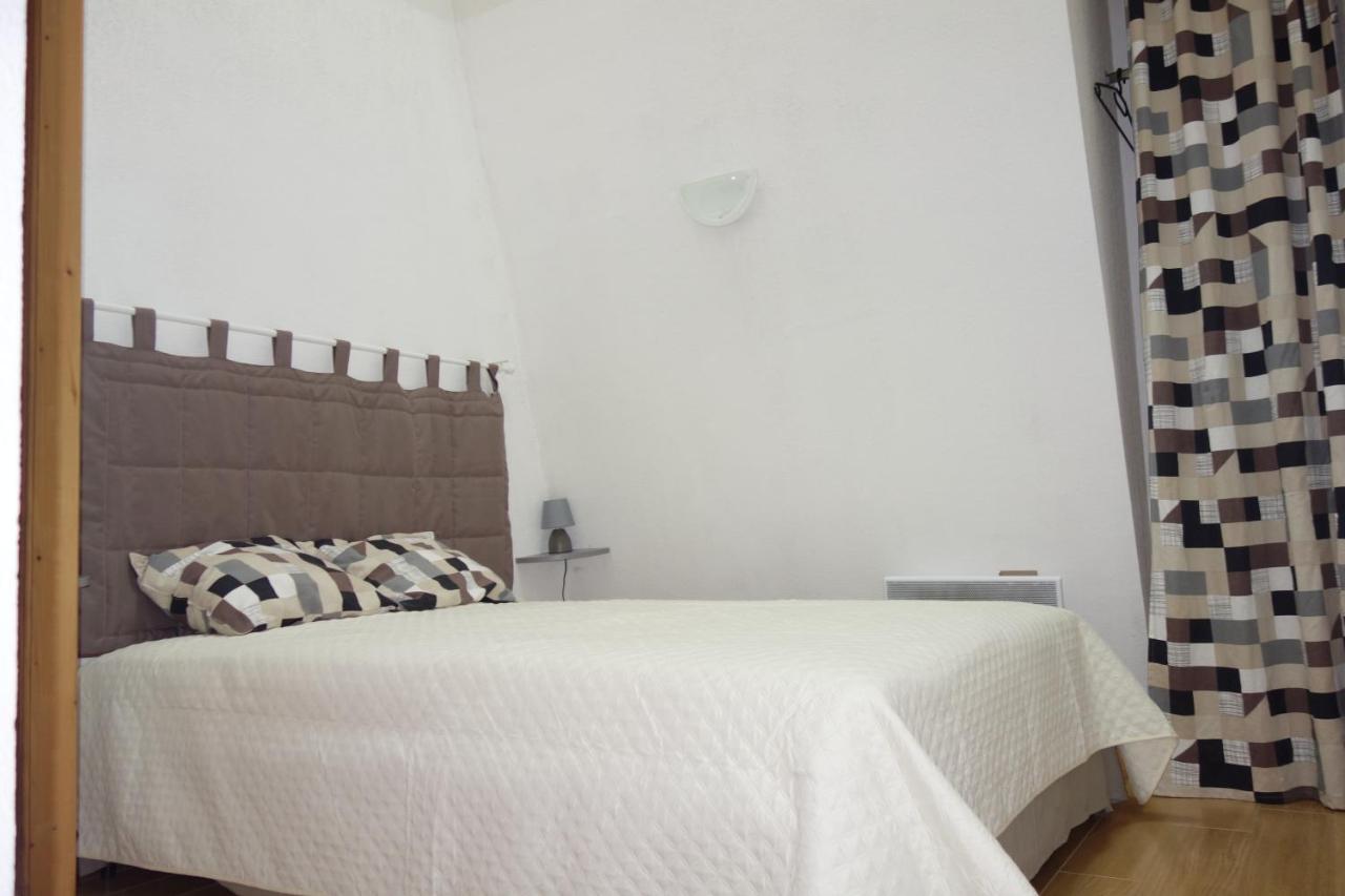 94 M2 Spacieux Insonorise En Plein Centre - Deux Parkings Couverts Gratuits Et Wifi Gratuit ! سا جيرفي لي با المظهر الخارجي الصورة